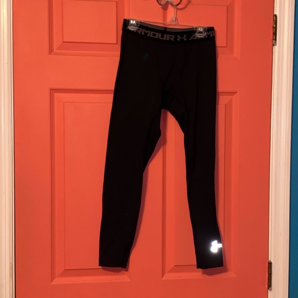 Under Armour Compression Leggings (Youth M)